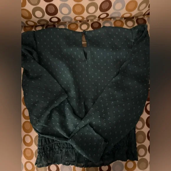 Express Women's Green Blouse - Picture 2 of 4